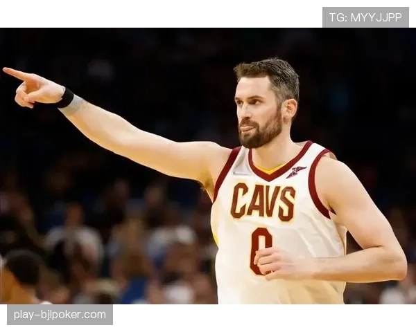 特写:热火老将凯文·乐福命中关键三分后的冷静手势